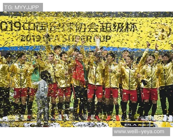 足球球星奖杯灯点亮荣耀时刻照亮梦想之路